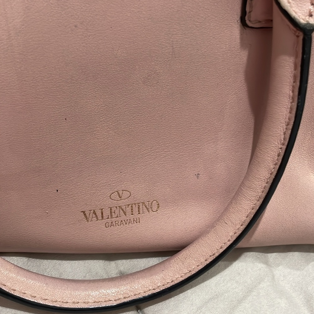 Valentino hand bag in dusty pink - missing a stud - Picture 3 of 12